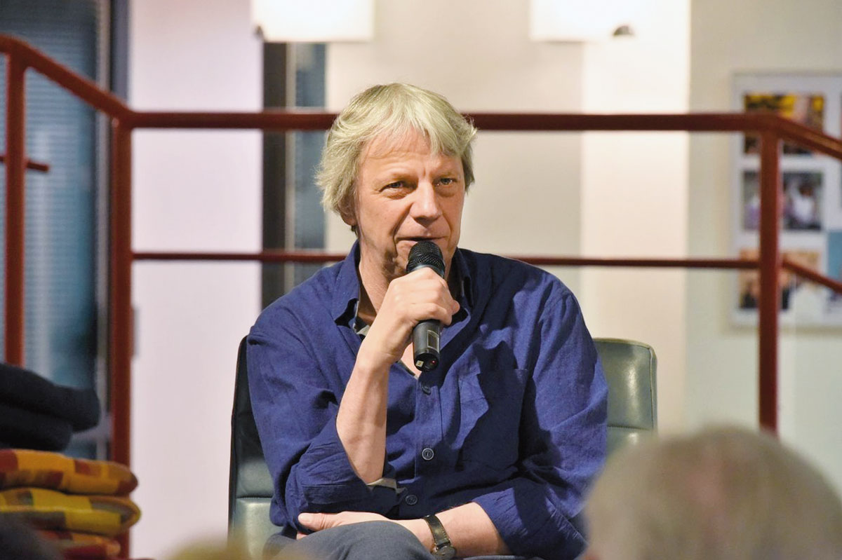 Der Regisseur Andreas Dresen im Publikumsgespräch in der Mark-Twain-Bibliothek in Berlin Marzahn
