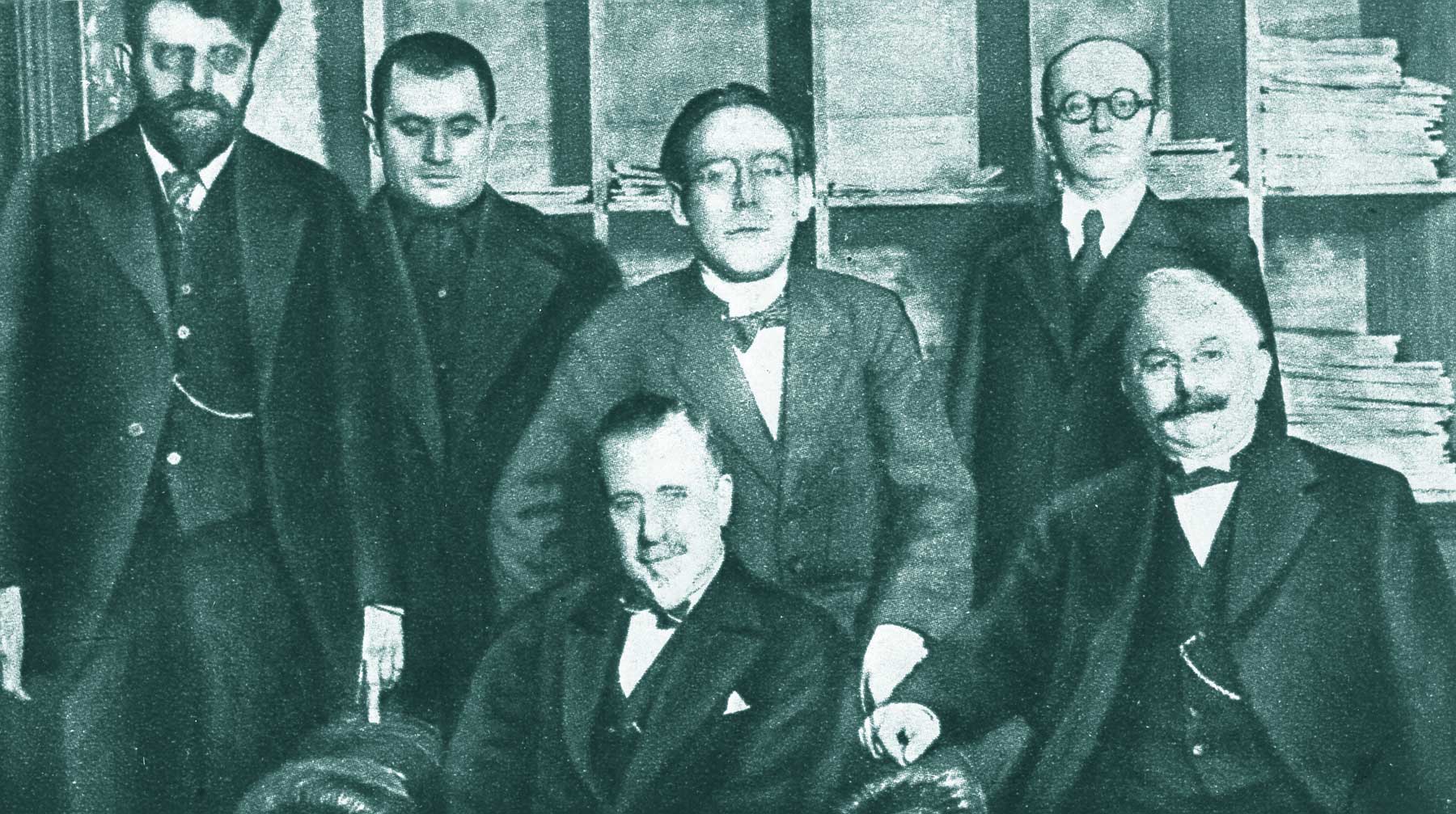 Erich Mühsam mit Mitgliedern des 'Clubs 1926'