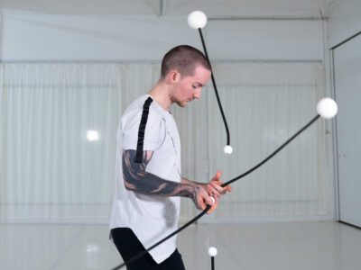 Alexandre Delquié (Bow) beim Training mit Poi