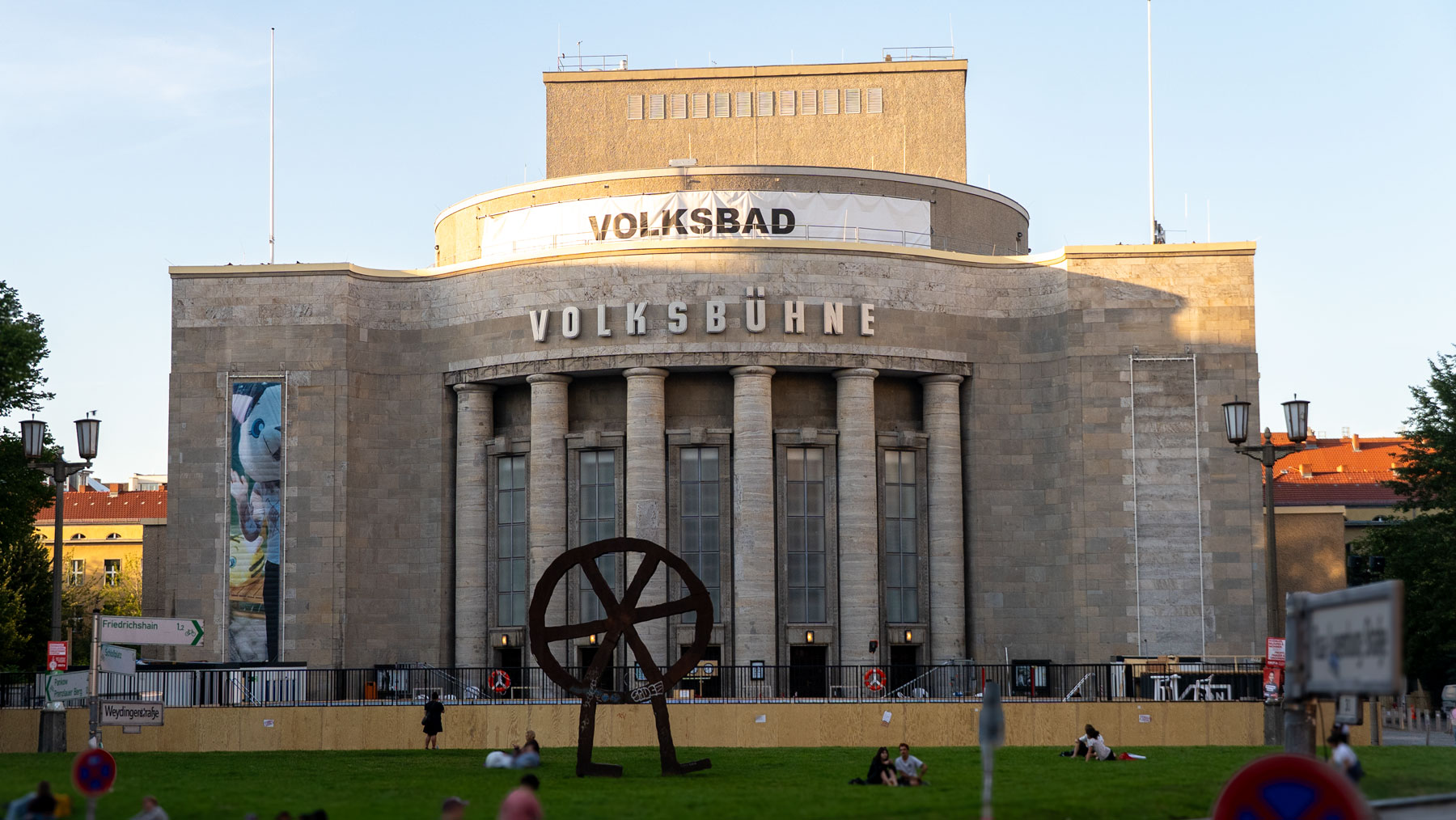 Das Volksbad an der Volksbühne